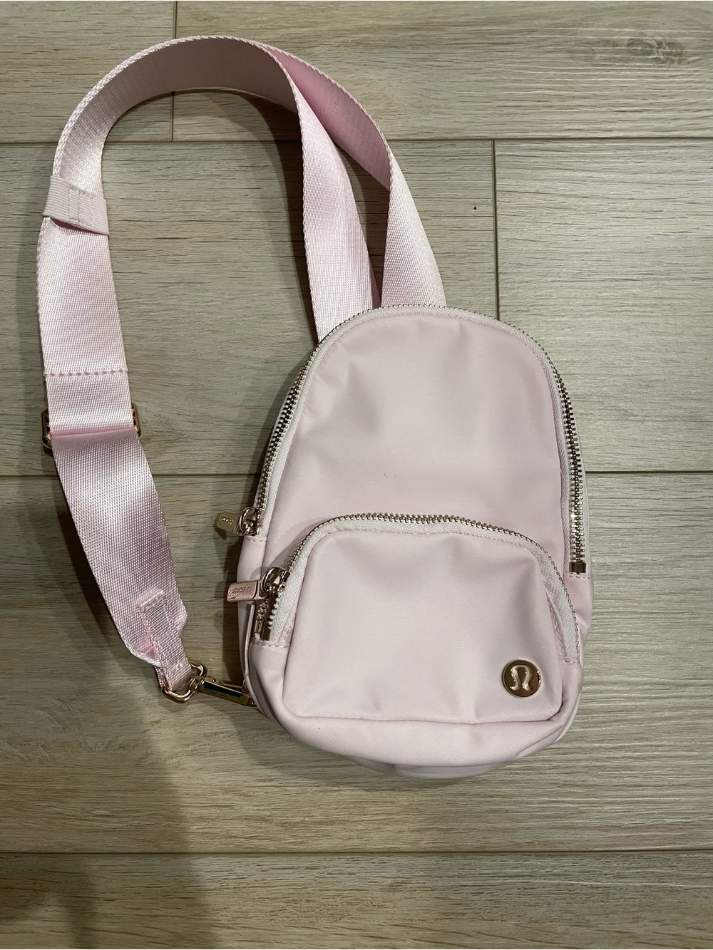 lululemon athletica Everywhere Sling Bag small 2L pink pearl